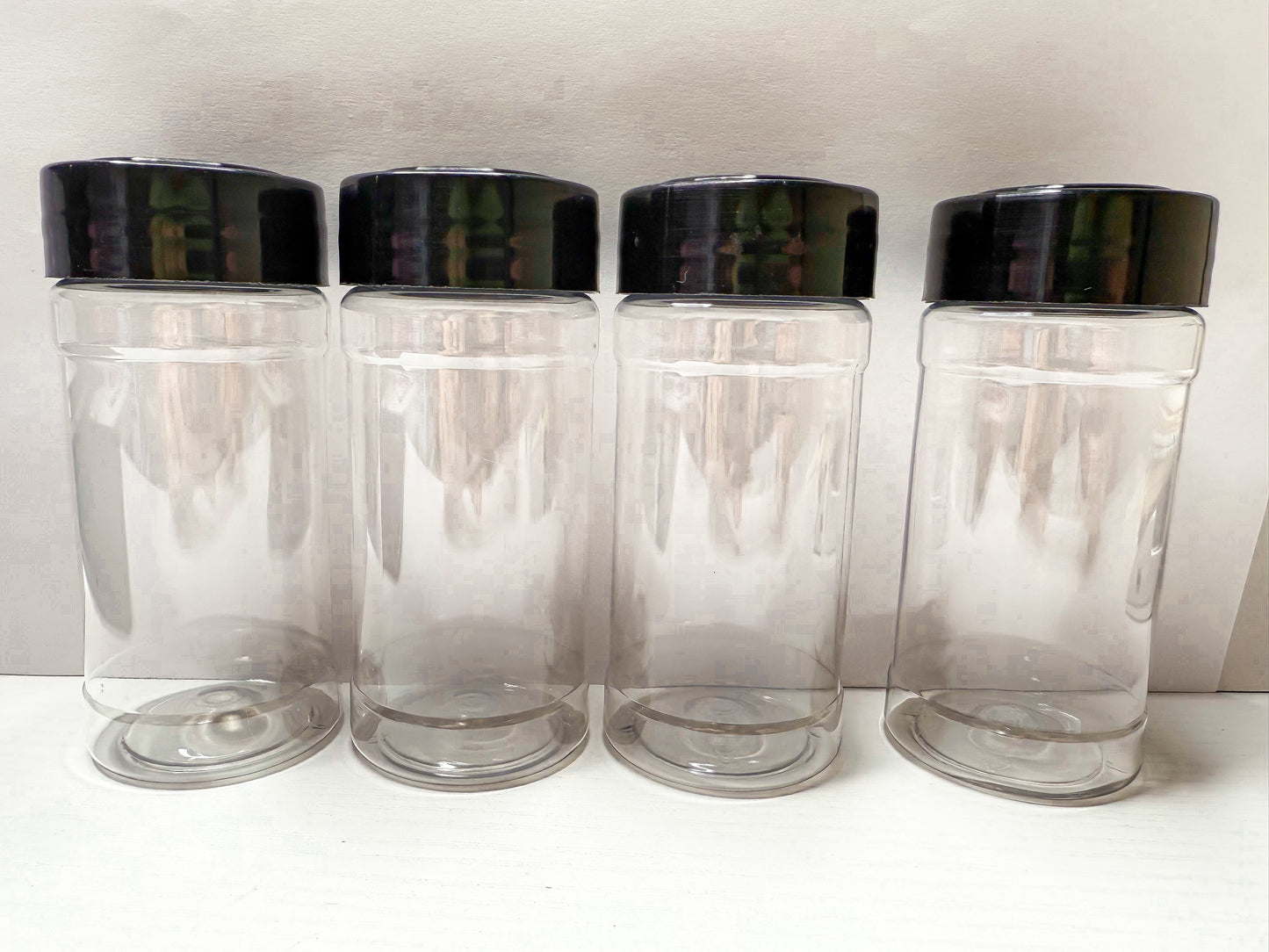4oz Clear Round Plastic Shakers